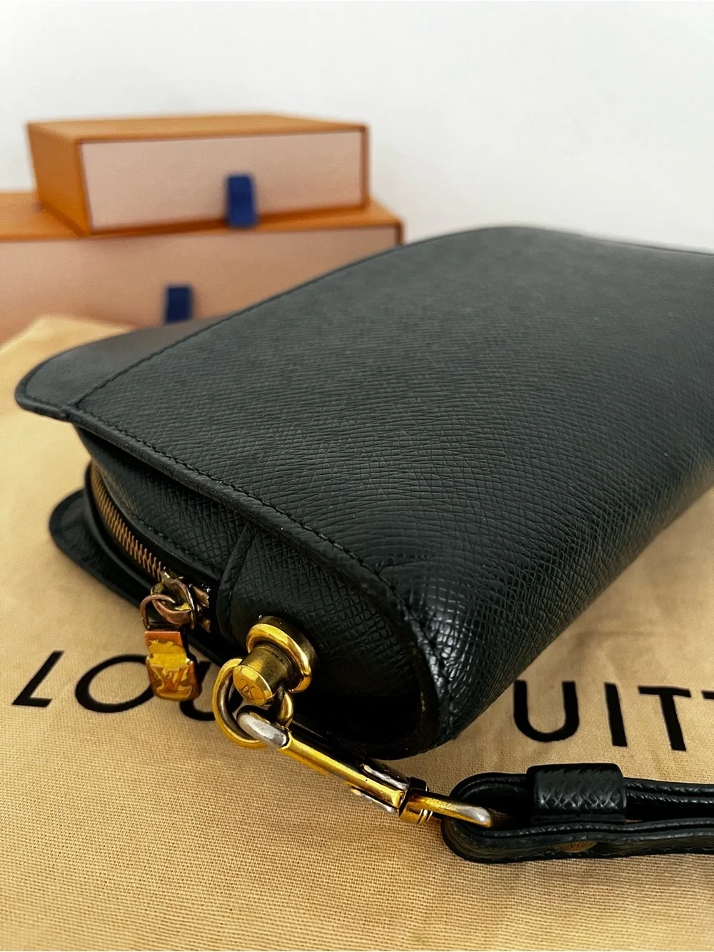 Louis Vuitton Taiga Epicea Green Cosmetic Accessory Travel Wristlet Clutch 1995